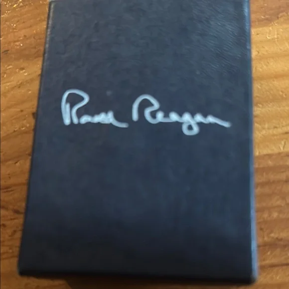 Authentic Ronald Reagan Presidential Seal Gold color Pin Collectible